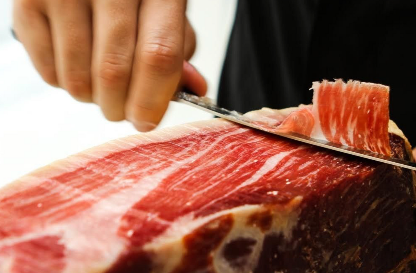 2. PREMIUM. Paleta Iberica. 100% Iberian bellota